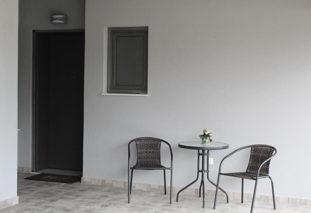 Lovely 2-Bedroom Apartment Athens Exterior photo